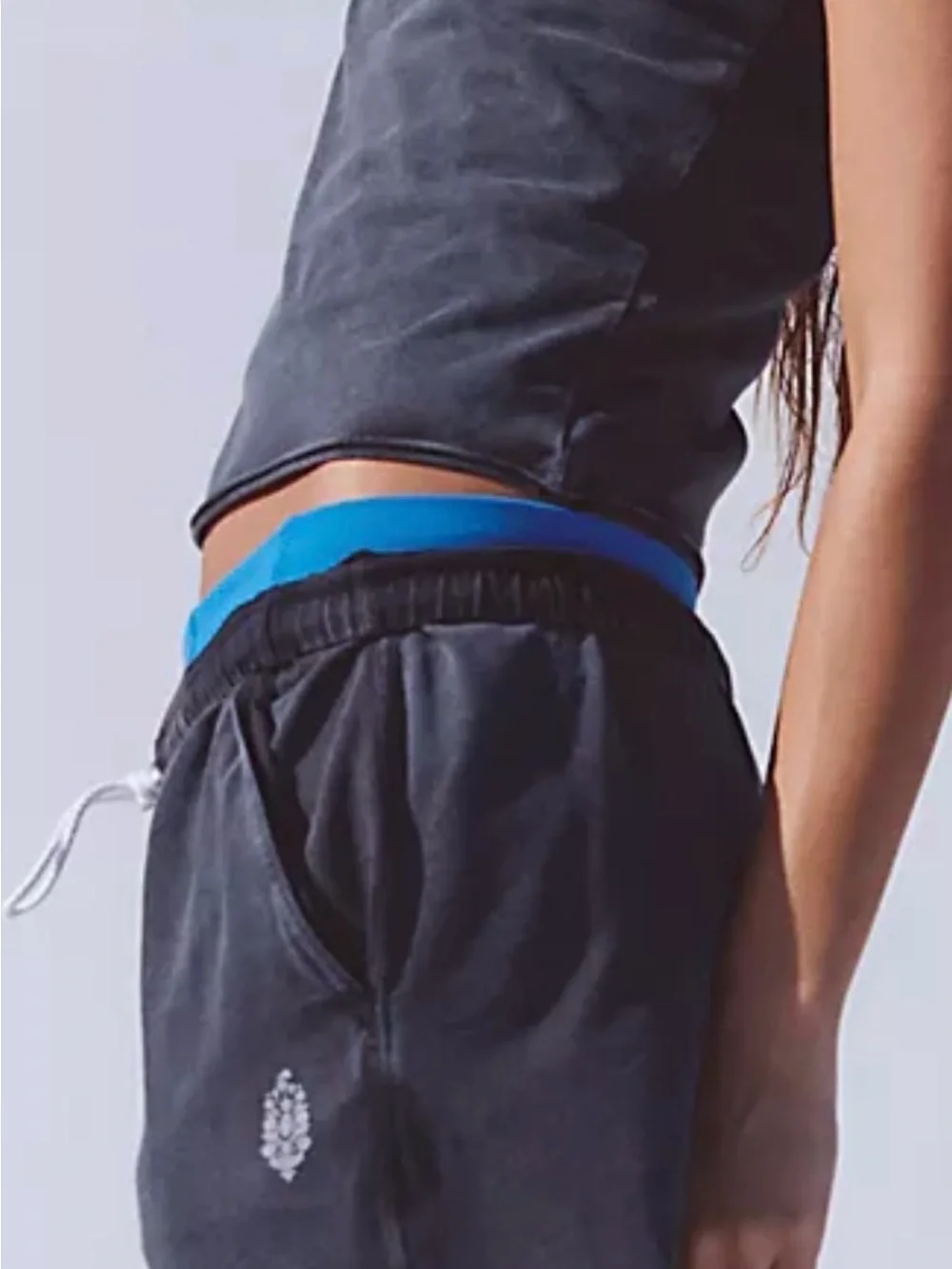 Hot Shot City Set
2 Piece set Wide-Leg Women's Pants in blue. Adorable Crop top - Picture 5 of 7